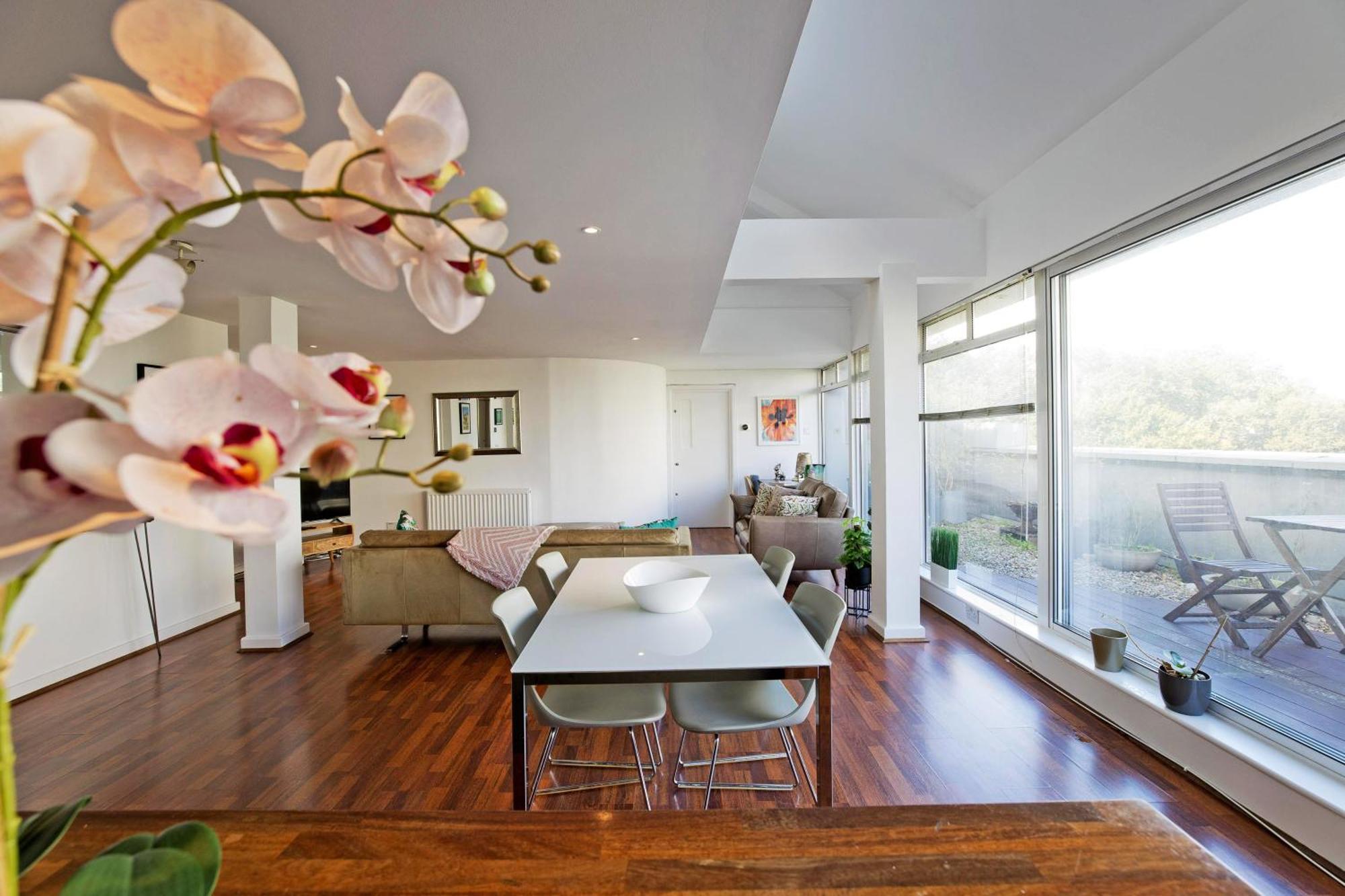 Old St Penthouse Apartment *